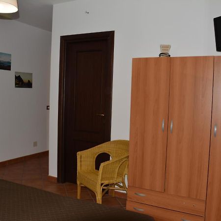 Bed and Breakfast A Due Passi Dal Mare Capo dʼOrlando Exterior foto